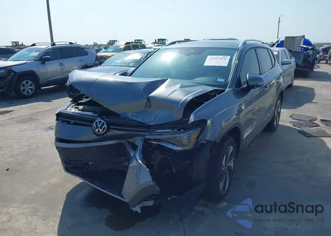 2025 Volkswagen Taos 1.5T Se из США, поврежденный, VIN 3VVVC7B20SM019704